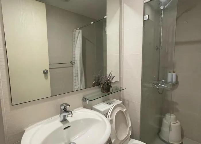 Davis Place Apartment *